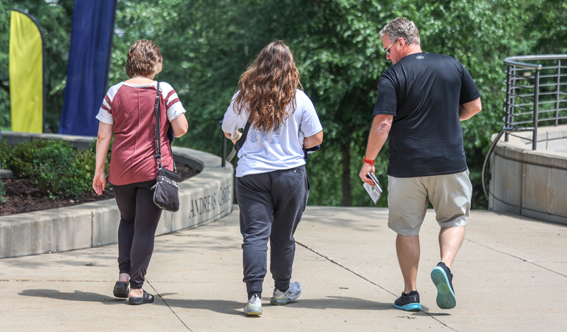 students at registration day mount mercy university