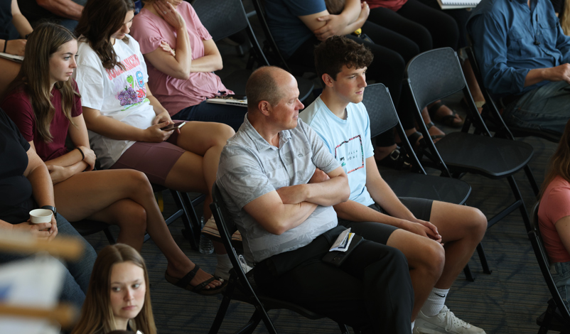 students at registration day mount mercy university